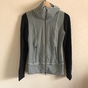 Lululemon Daily Yoga Jacket Black/ Mint Stripe size 2 EUC